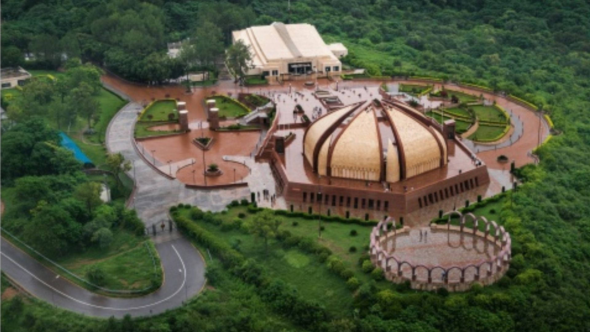 Impressive Mansion In Pakistan Background