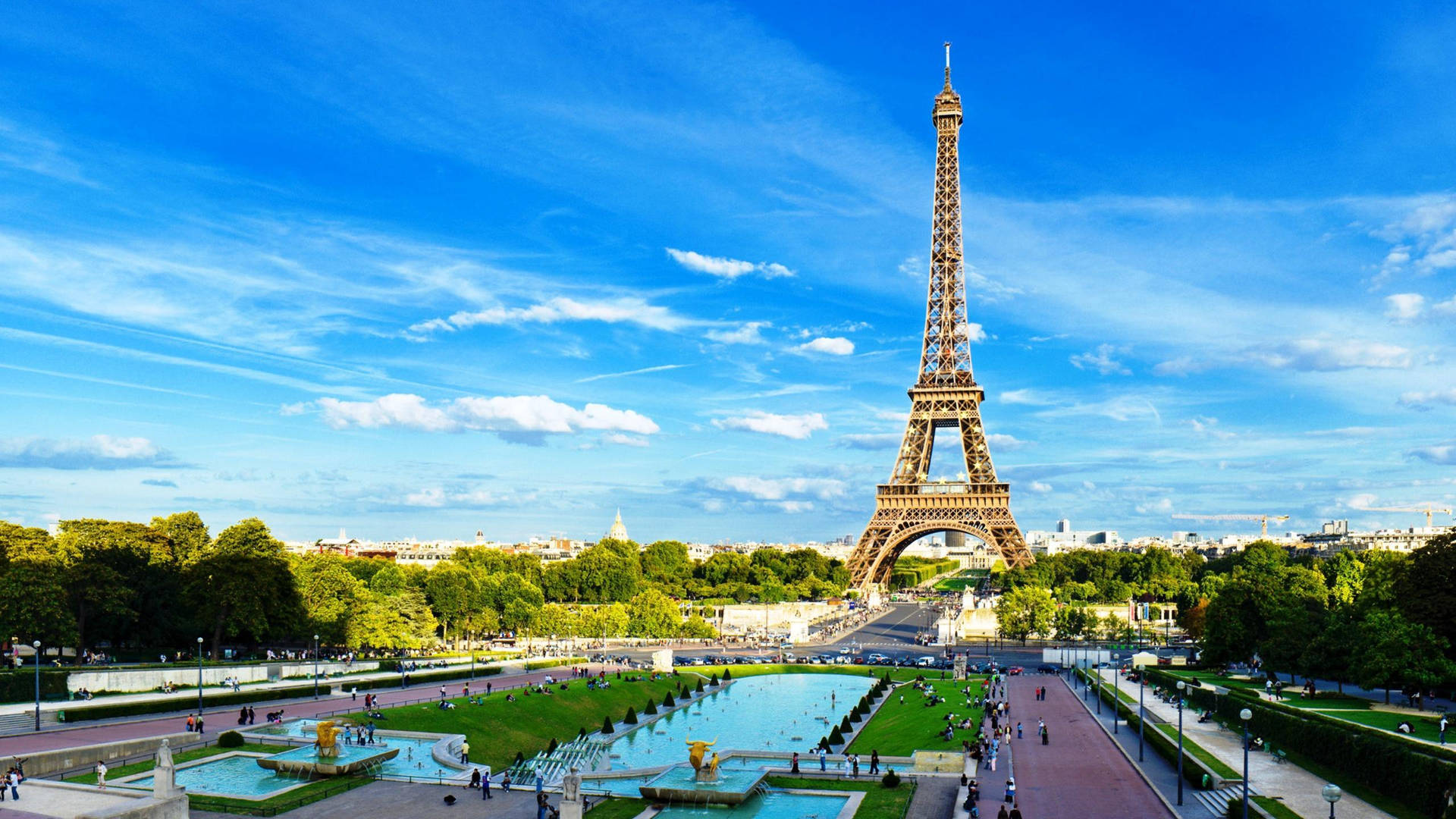 Impressive Outlook Eiffel Tower Wideshot Background