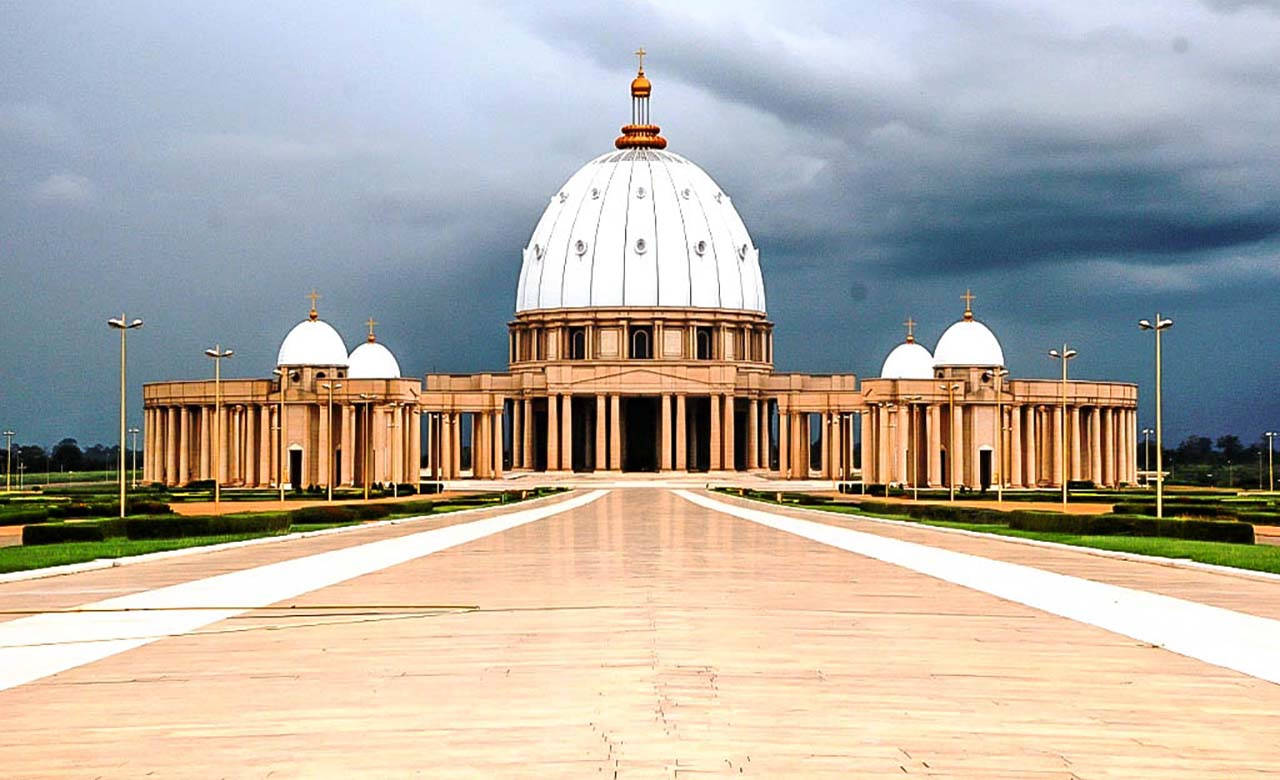 In Front Of Yamoussoukro Ivory Coast Background