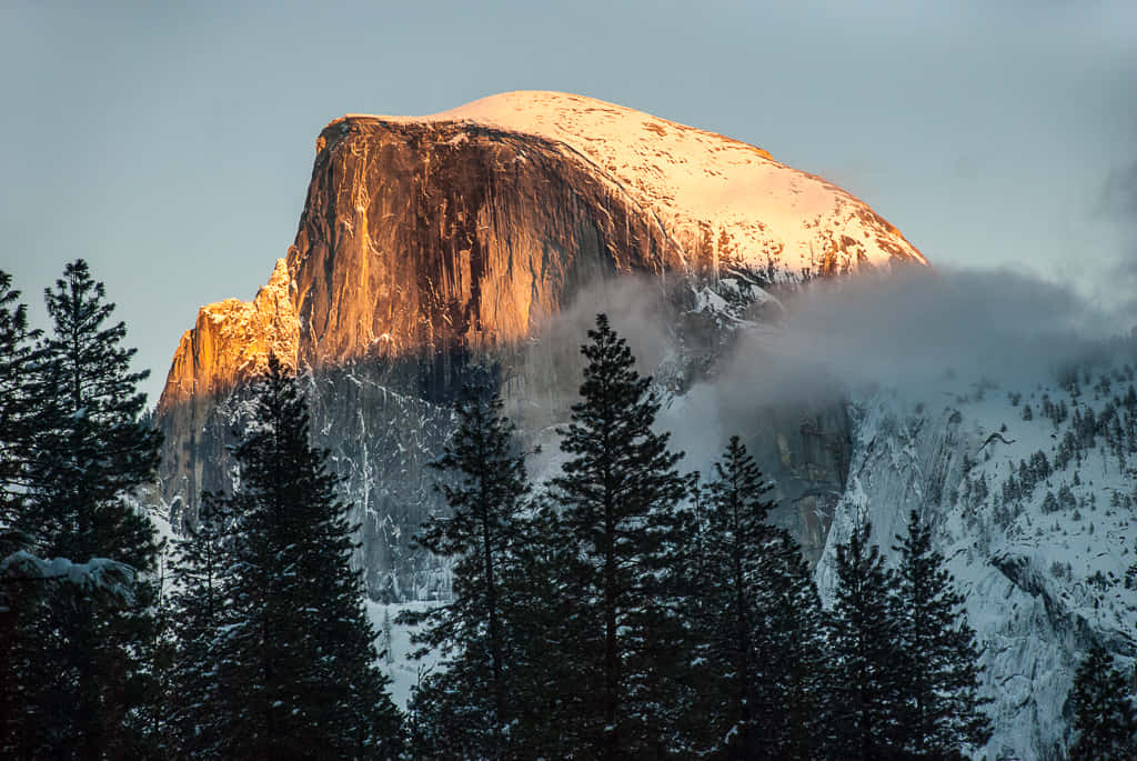 Indefinite Mountain Peak Background