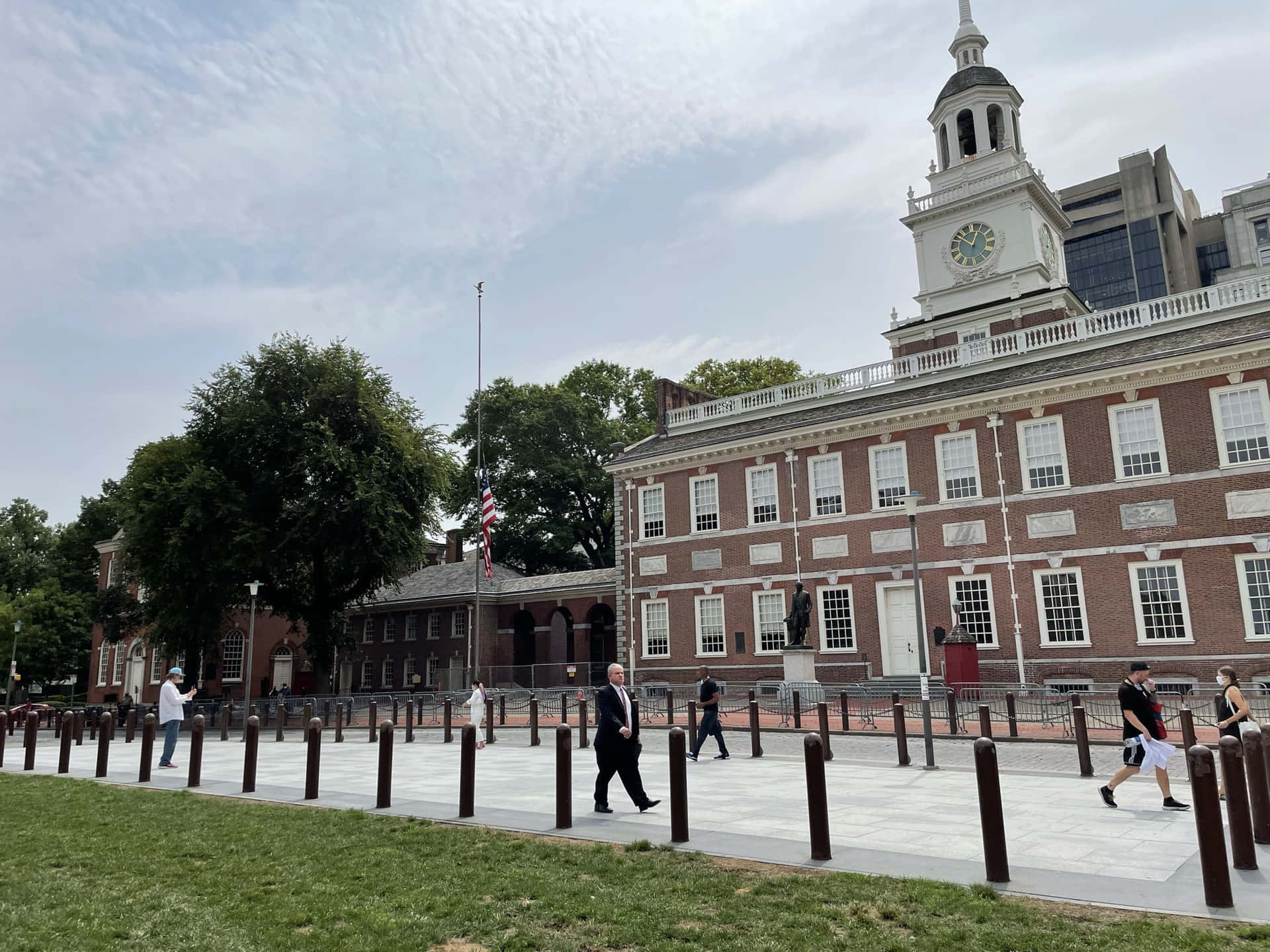 Independence Park Under Dazzling Sunlight
