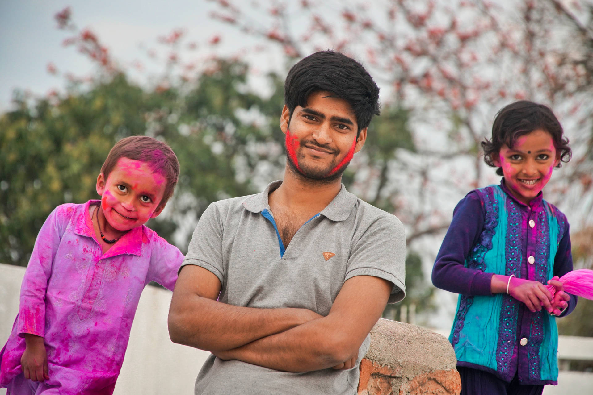 India Holi Siblings Background