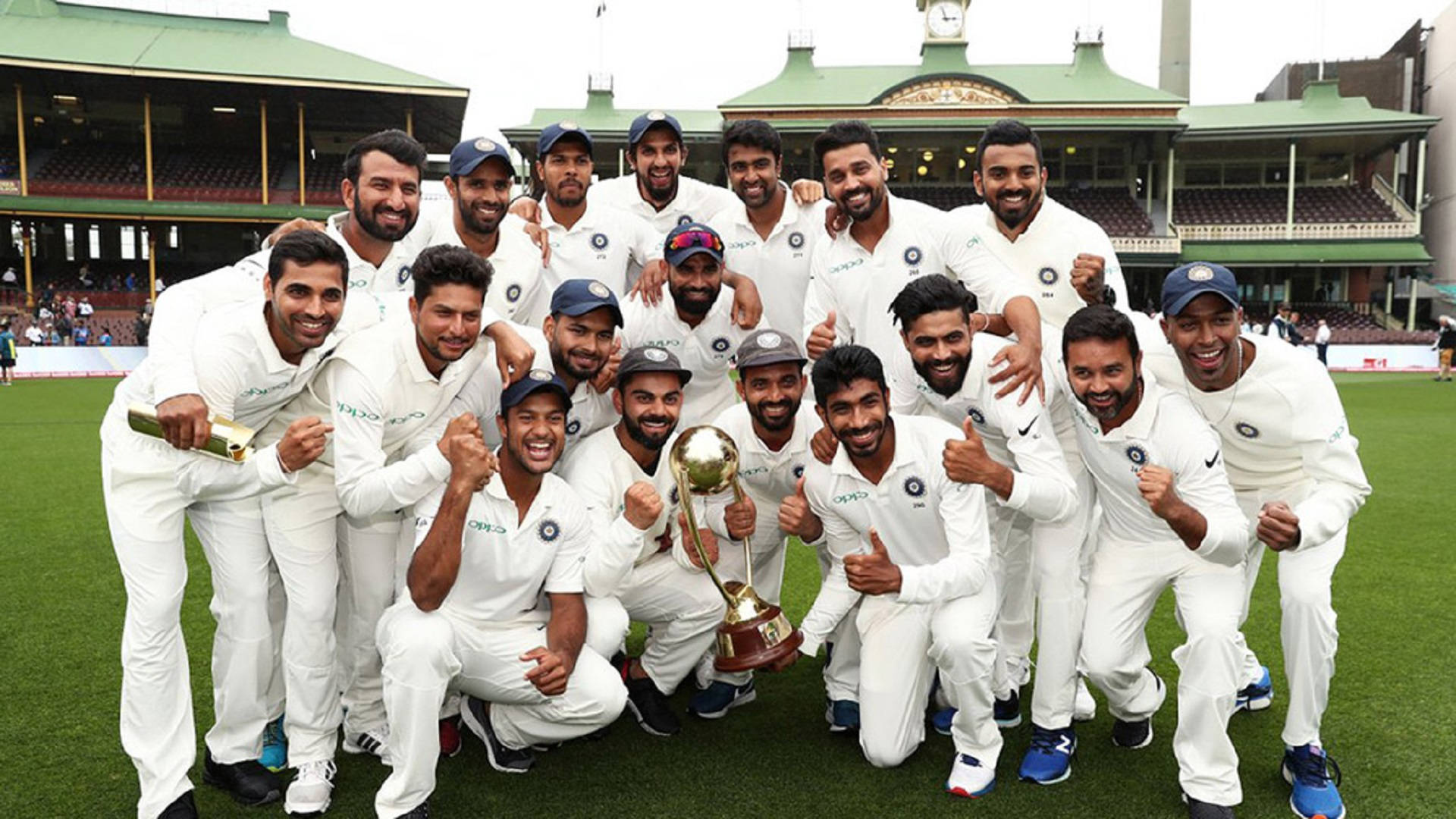 Indian Cricket Baseball Team With Trophy Background