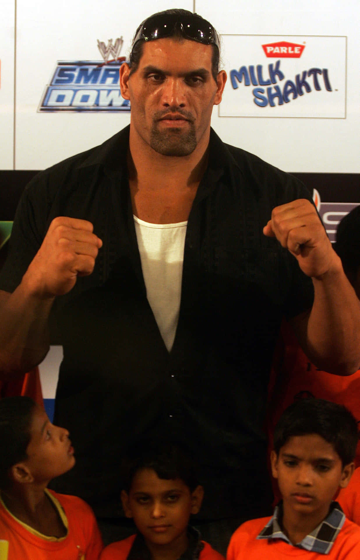 Indian Wrestler The Great Khali With Ngo Children Background