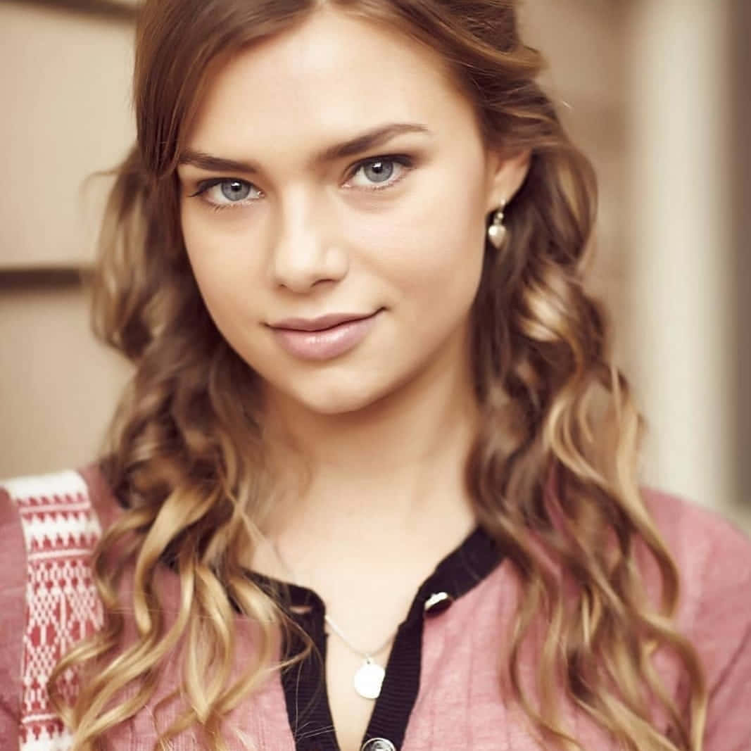 Indiana Evans Casual Portrait Background