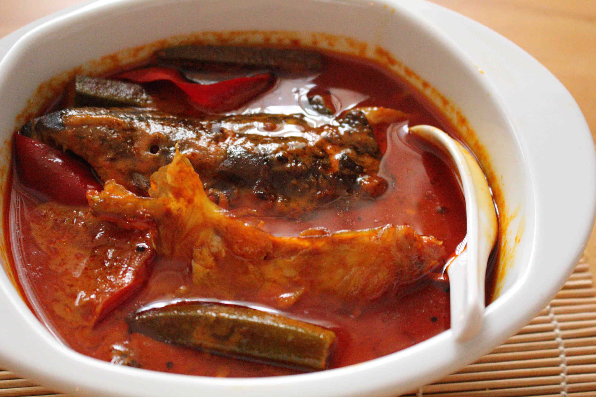 Indulge In The Aromatic Delight Of Fish Head Curry Background