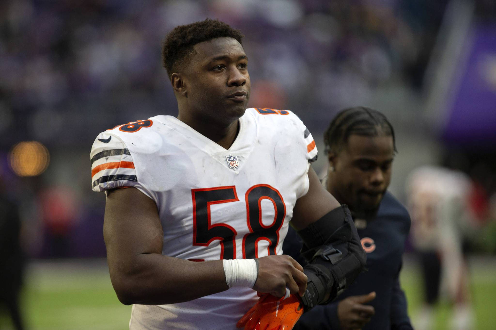 Injured Roquan Smith Background