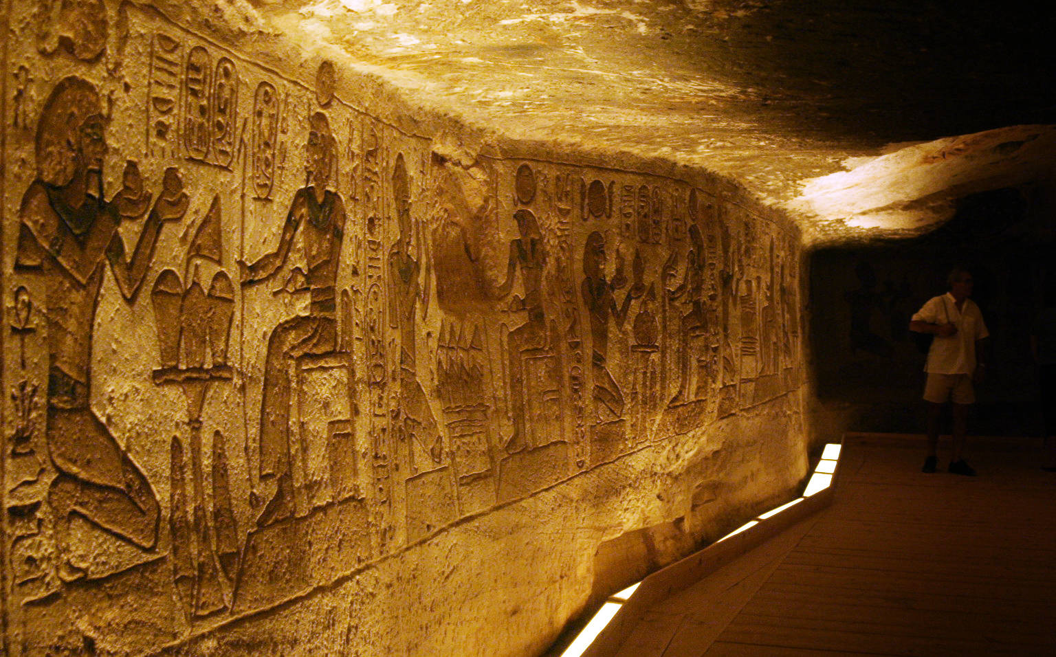 Inside The Great Temple Of Abu Simbel Background