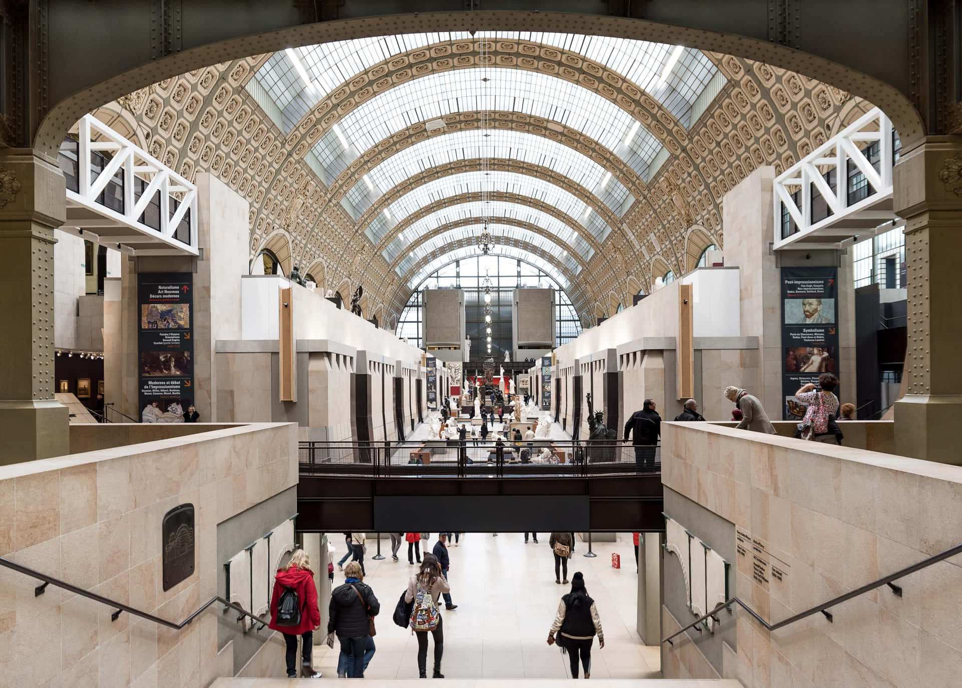 Inside The Musée Dorsay Background