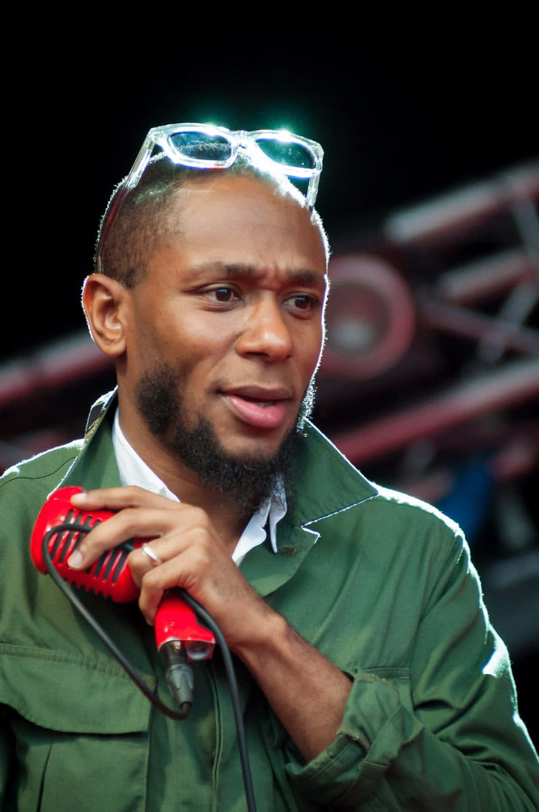 Insightful Portrait Of Yasiin Bey Background