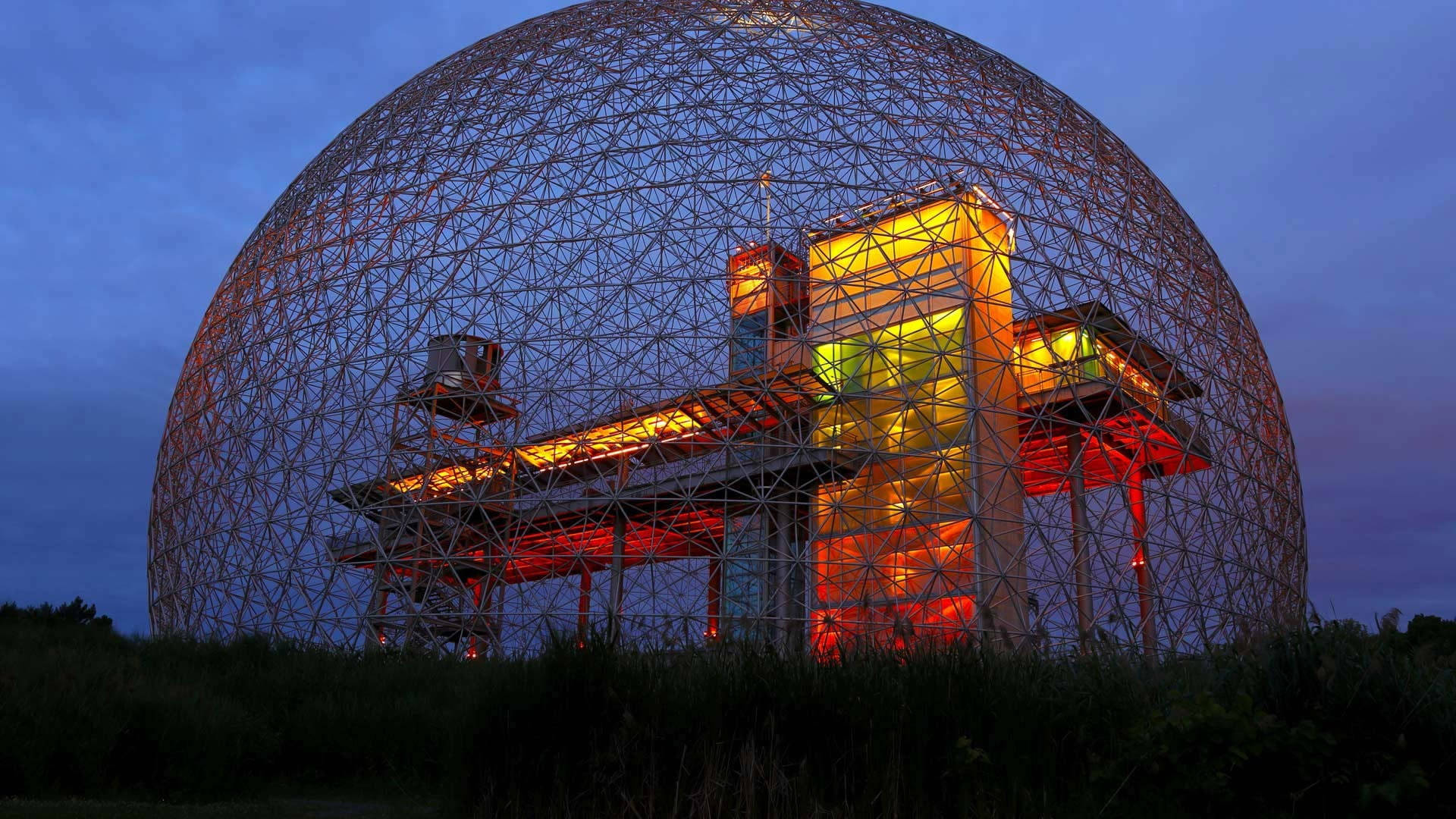 Inspiring Environment Museum In Montreal Background