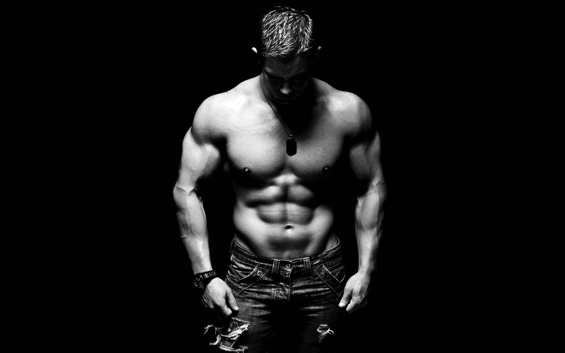 Intense Fitness Dedication - Black And White Portrait Of A Muscular Man Background