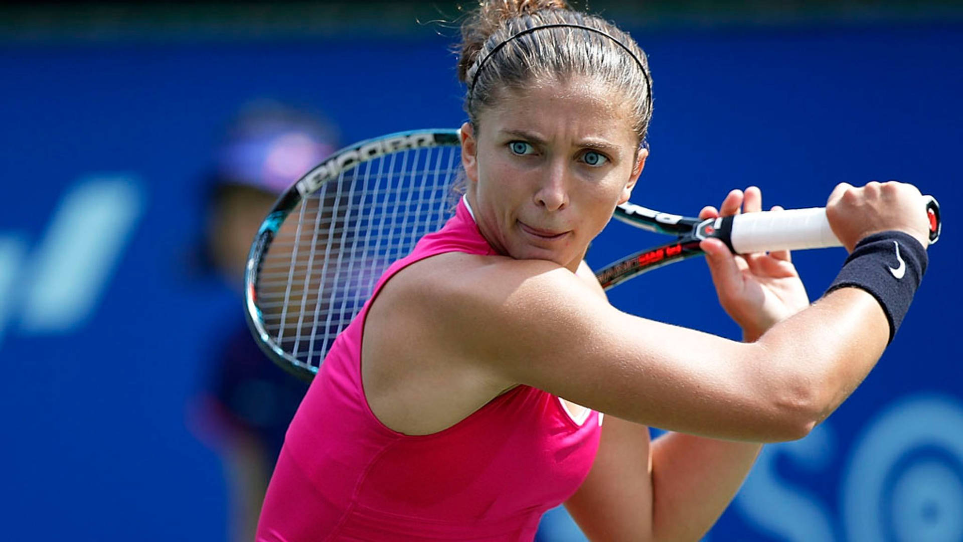 Intense Focus: Sara Errani With Racket Over Shoulder In Ready Stance