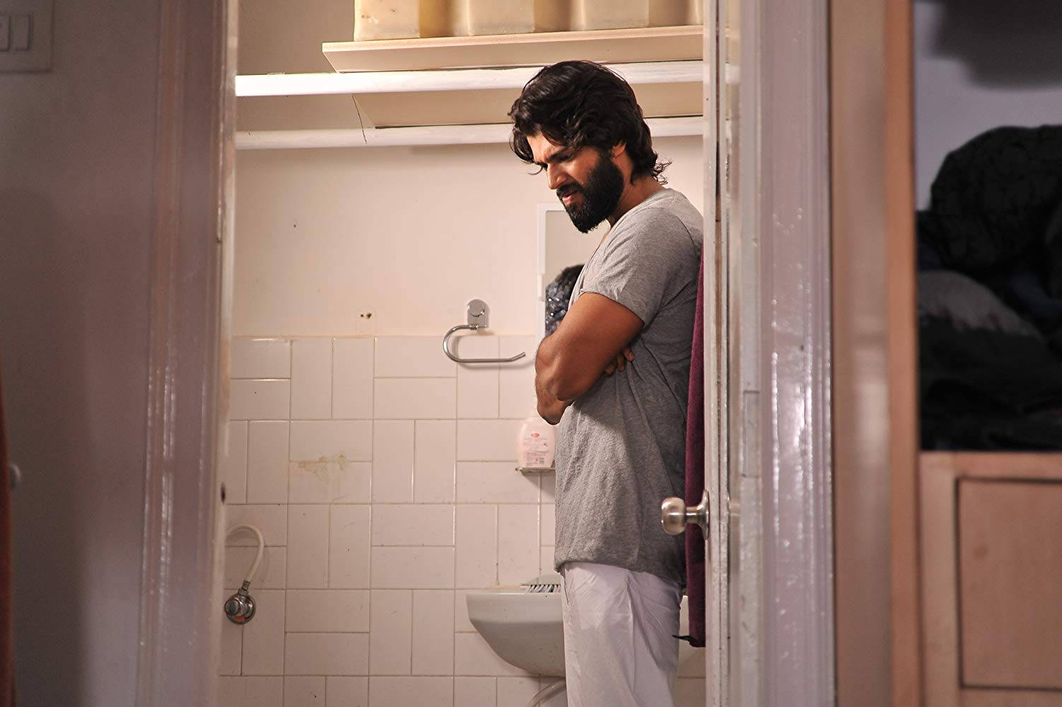 Intense Portrayal Of Arjun Reddy In Thought-provoking Scene Background