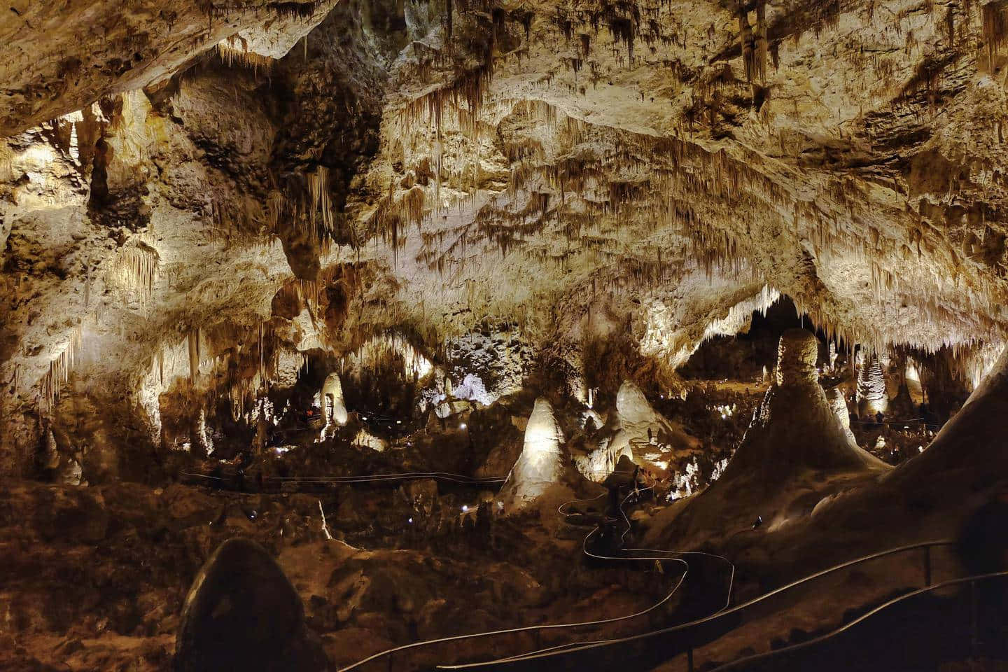 Interior Formations Carlsbad Caverns National Park Background