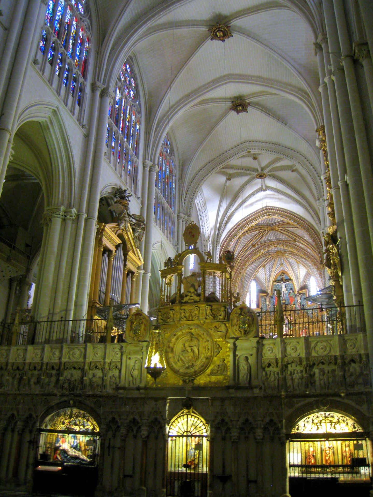 Interior Of Toledo Cathedral Phone Background