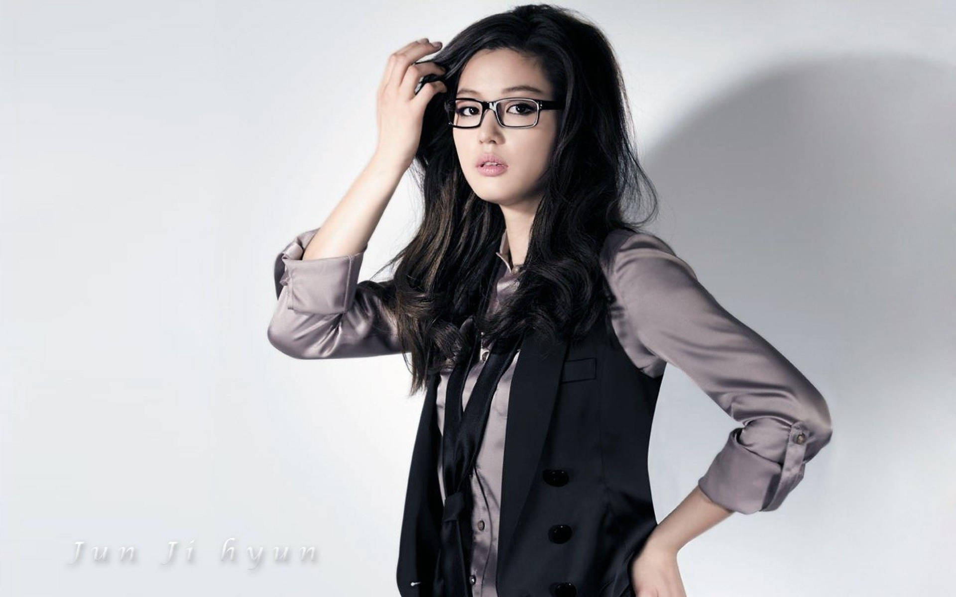 International Winning Actress Jun Ji Hyun Background