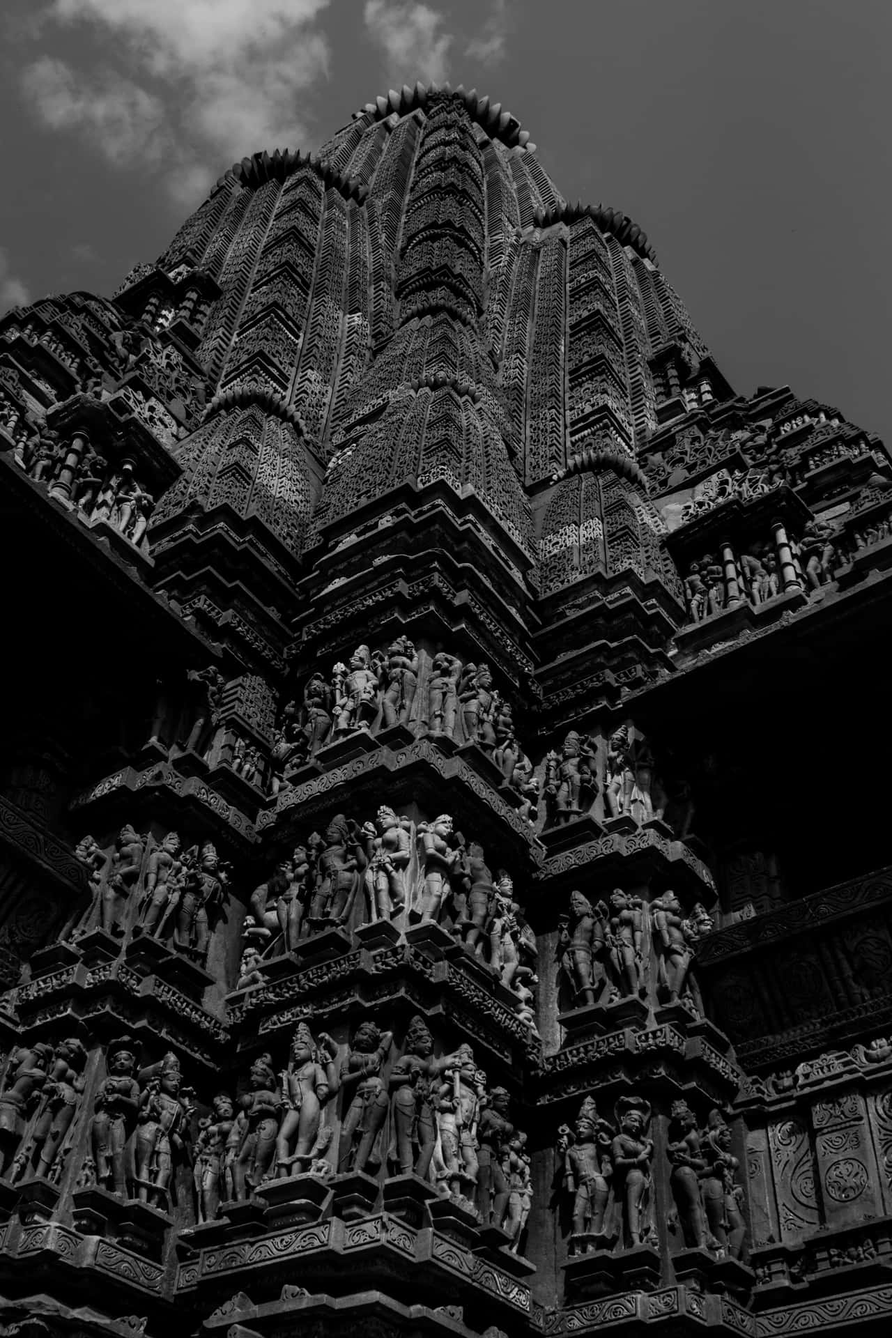 Intricate Building With Statues [wallpaper] Background