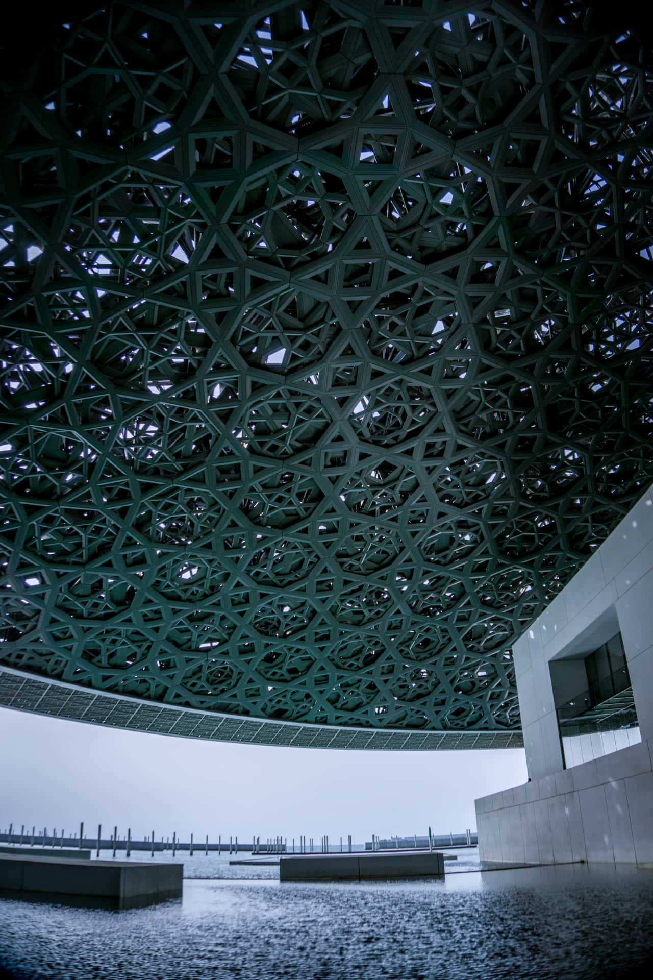 Intricate Circles On Ceiling [wallpaper] Background