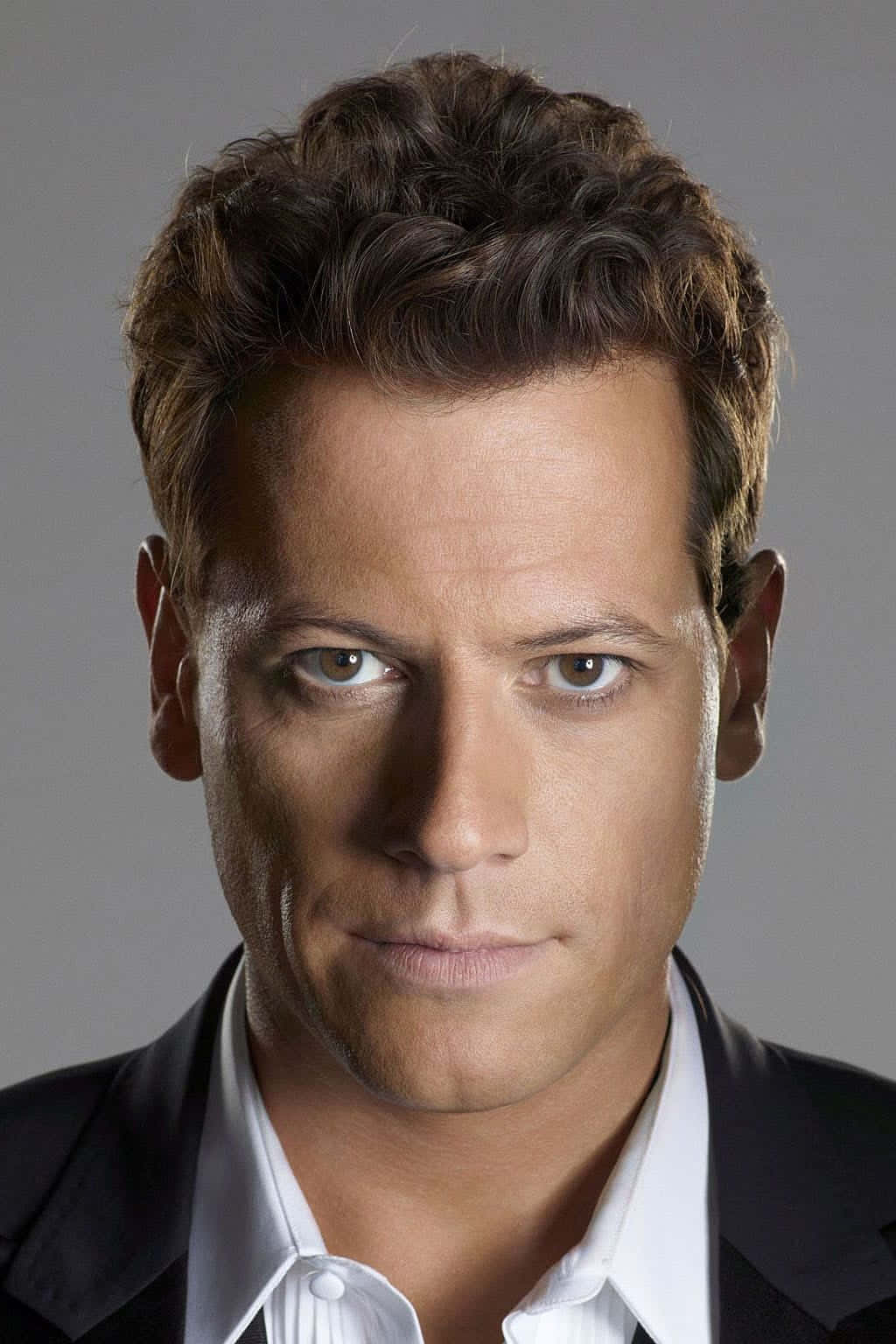 Ioan Gruffudd 1024 X 1536 Background