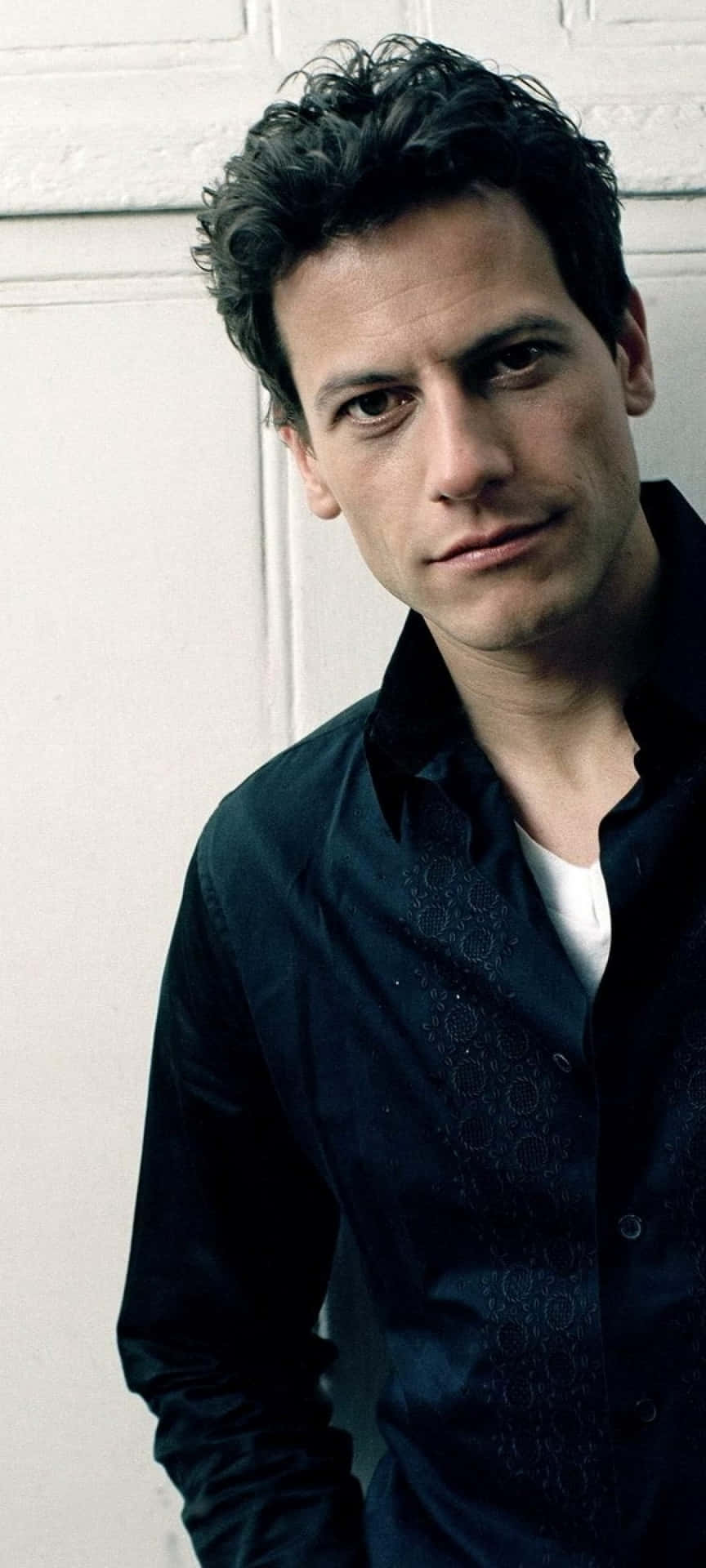 Ioan Gruffudd 1080 X 2400 Background