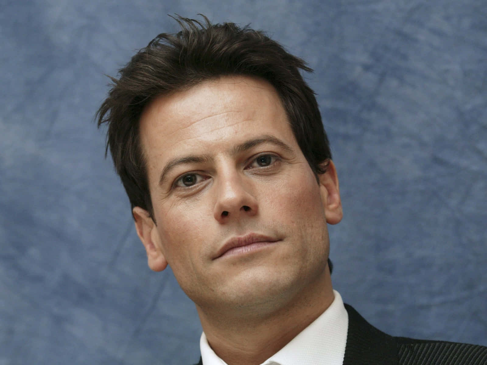 Ioan Gruffudd 1600 X 1200 Background