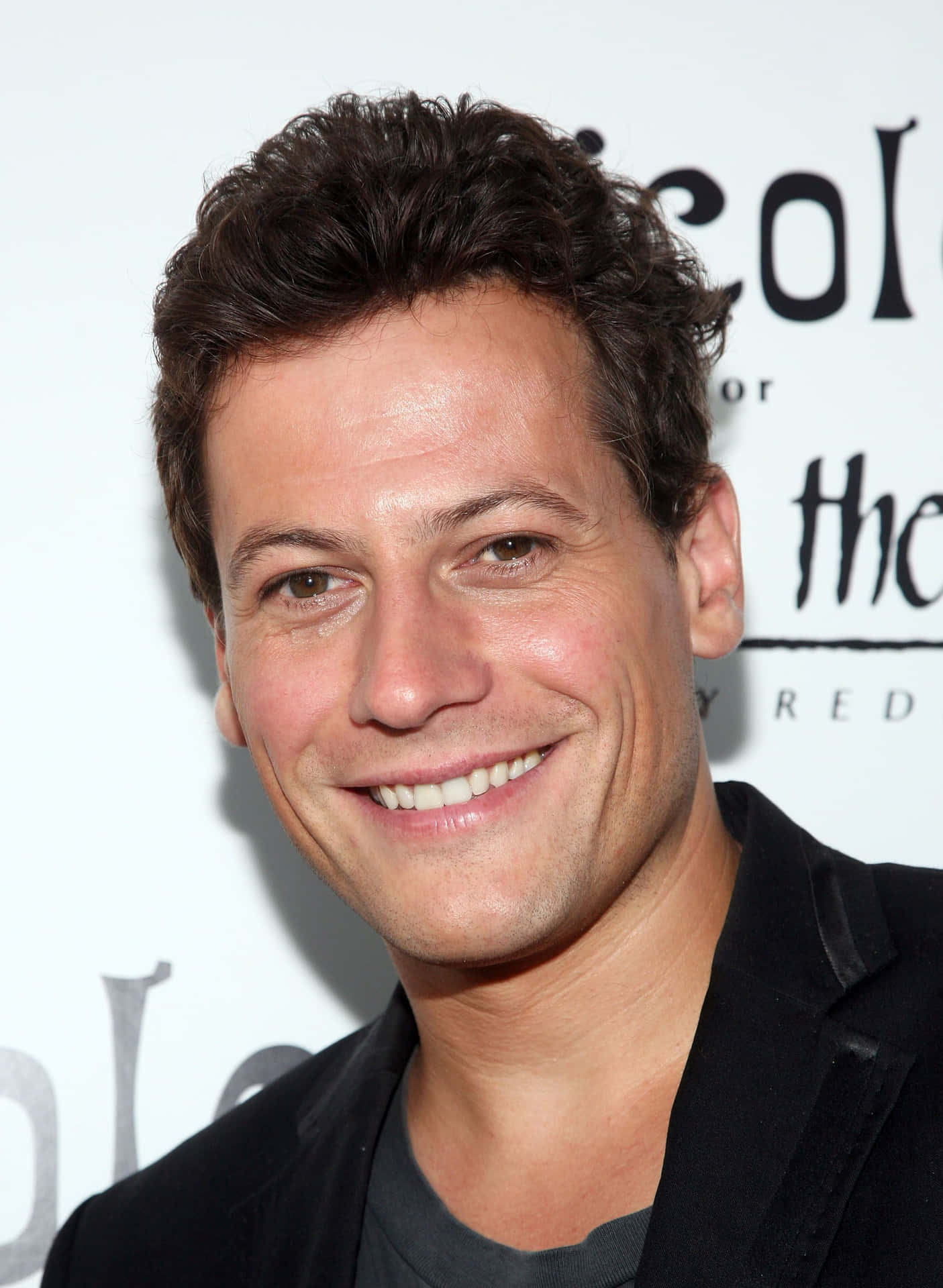 Ioan Gruffudd 2196 X 3000 Background