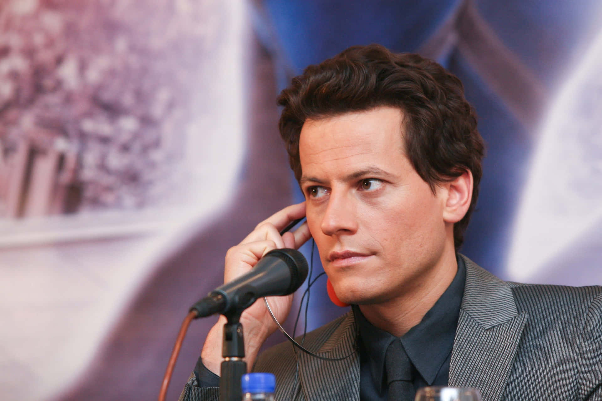 Ioan Gruffudd 2560 X 1707