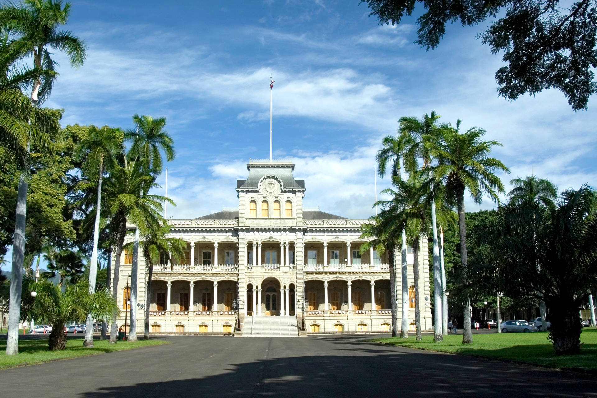 Iolani Palace In Hawaii Daytime Background