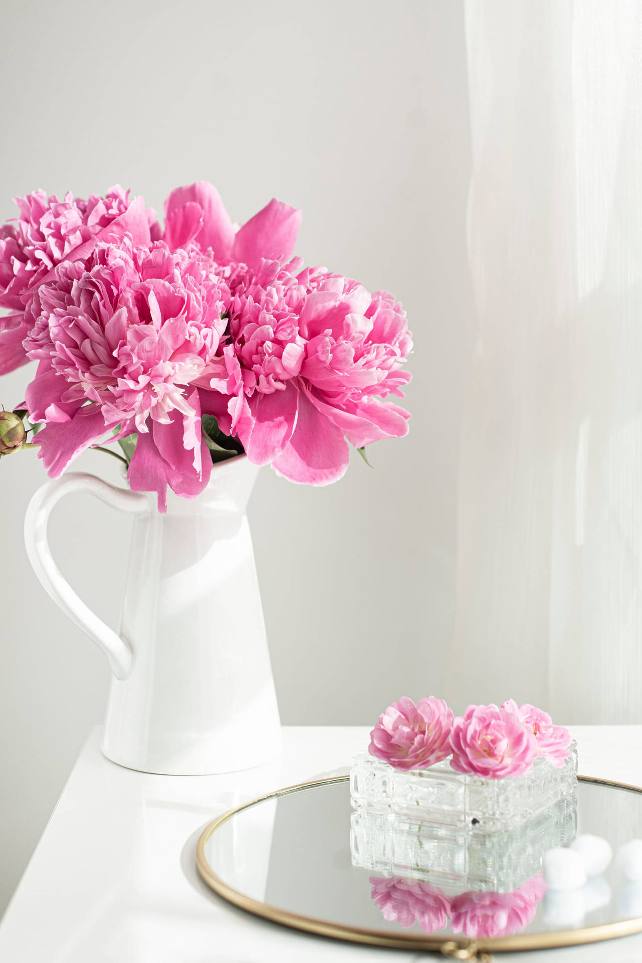 Ios Pink Floral Arrangement Background