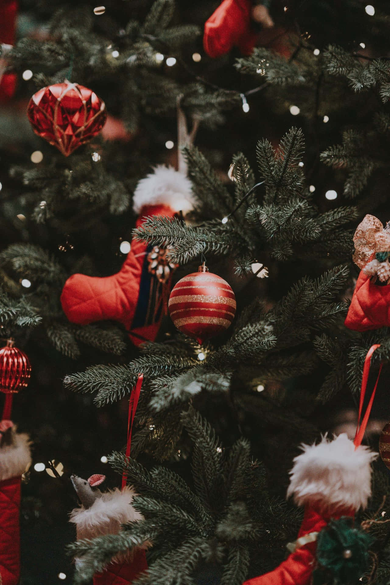 Iphone Christmas Aesthetic Decor Red Background