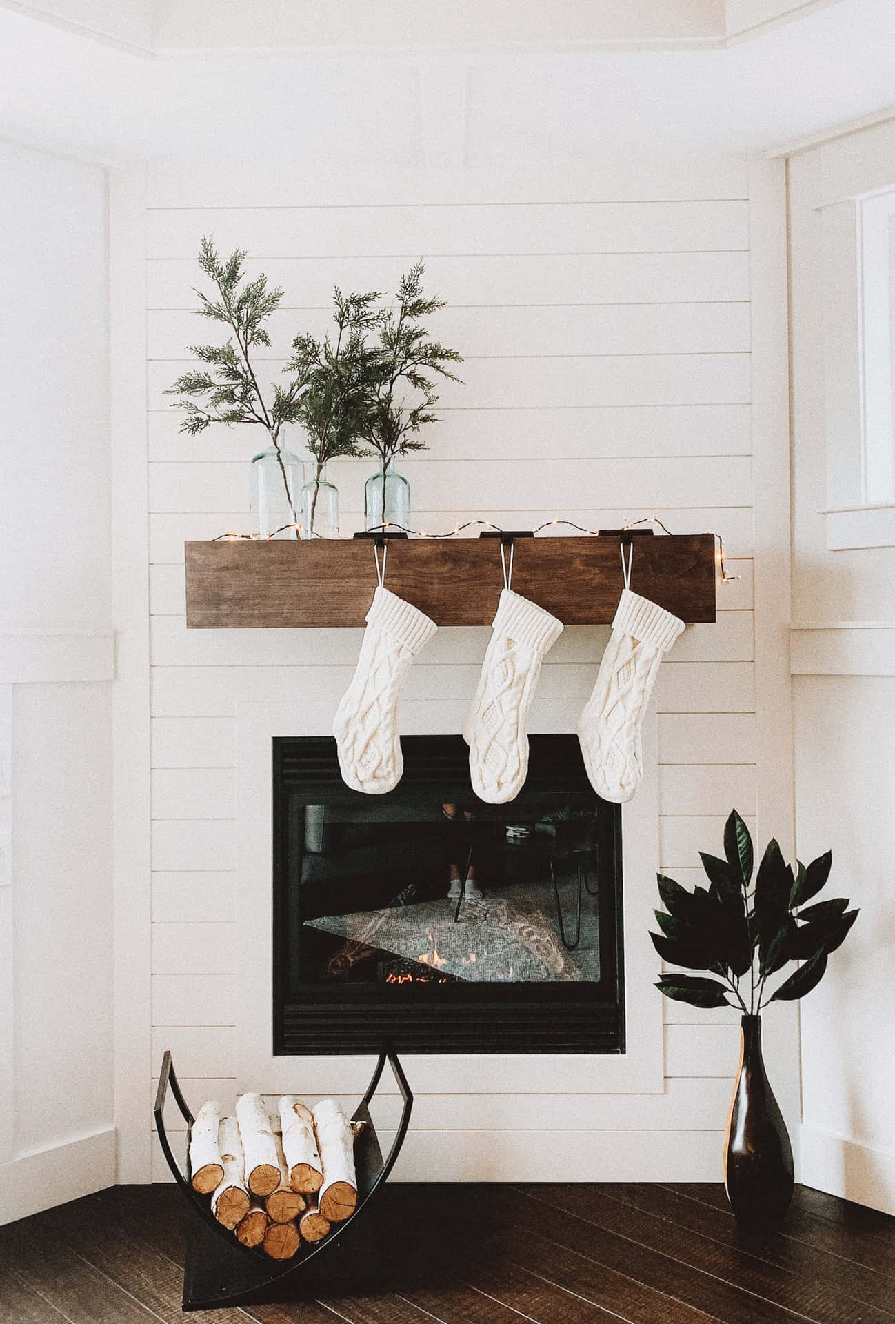 Iphone Christmas Aesthetic Stockings White Background