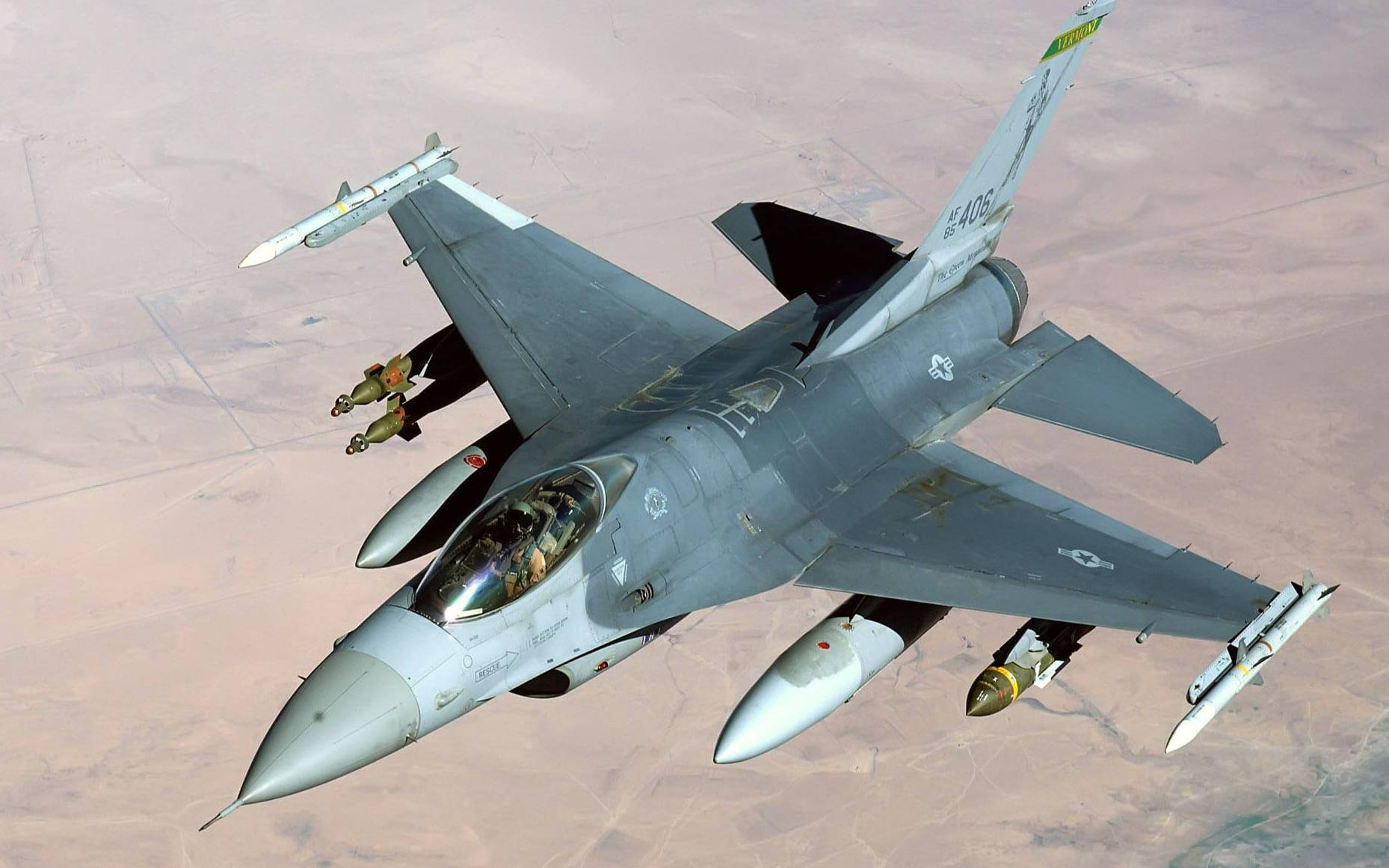 Iraq Desert F-16 Fighting Falcon Background
