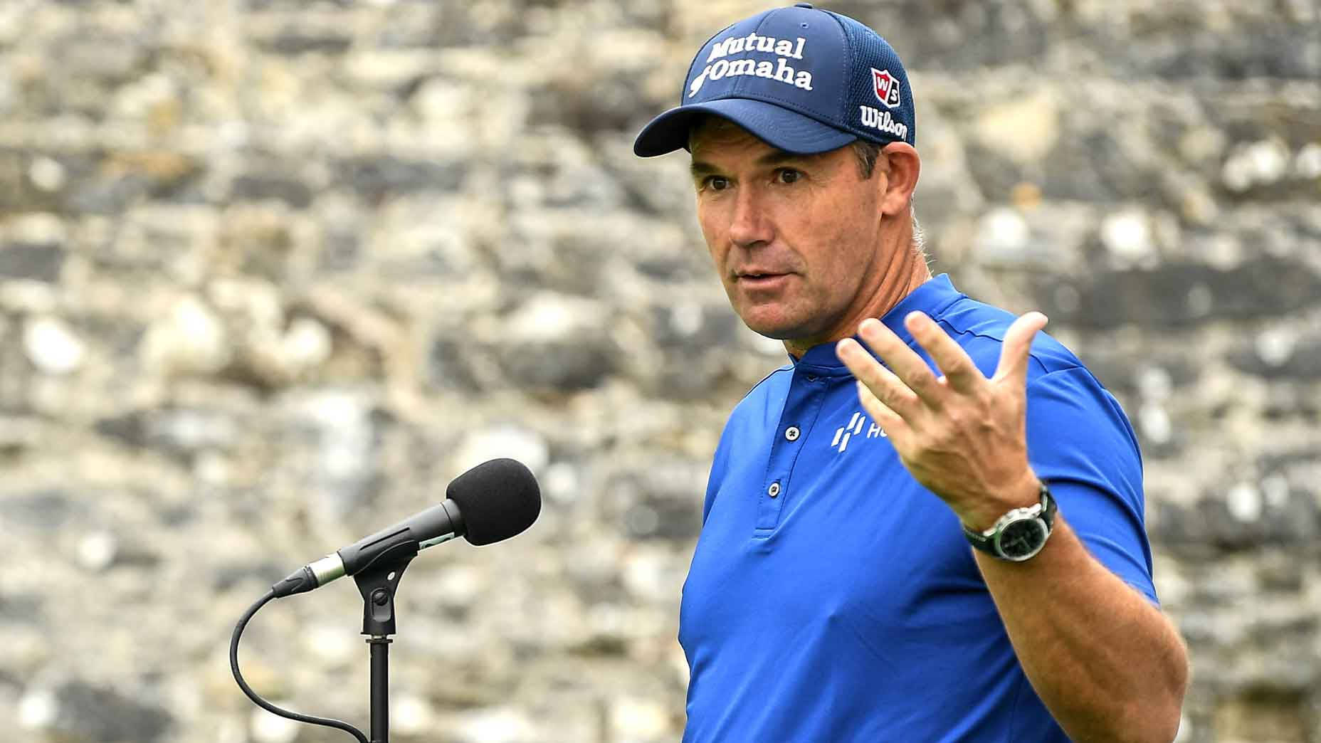 Irish Golfer Padraig Harrington Delivering A Speech Background