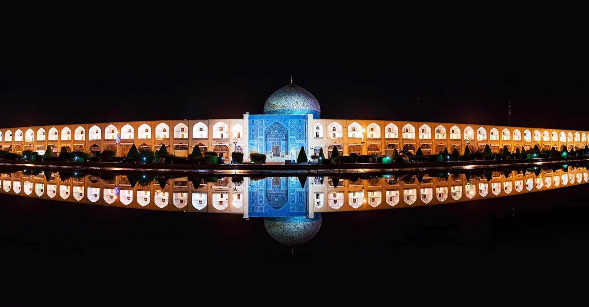 Isfahan Sheikh Lotf Allah Mosque At Night