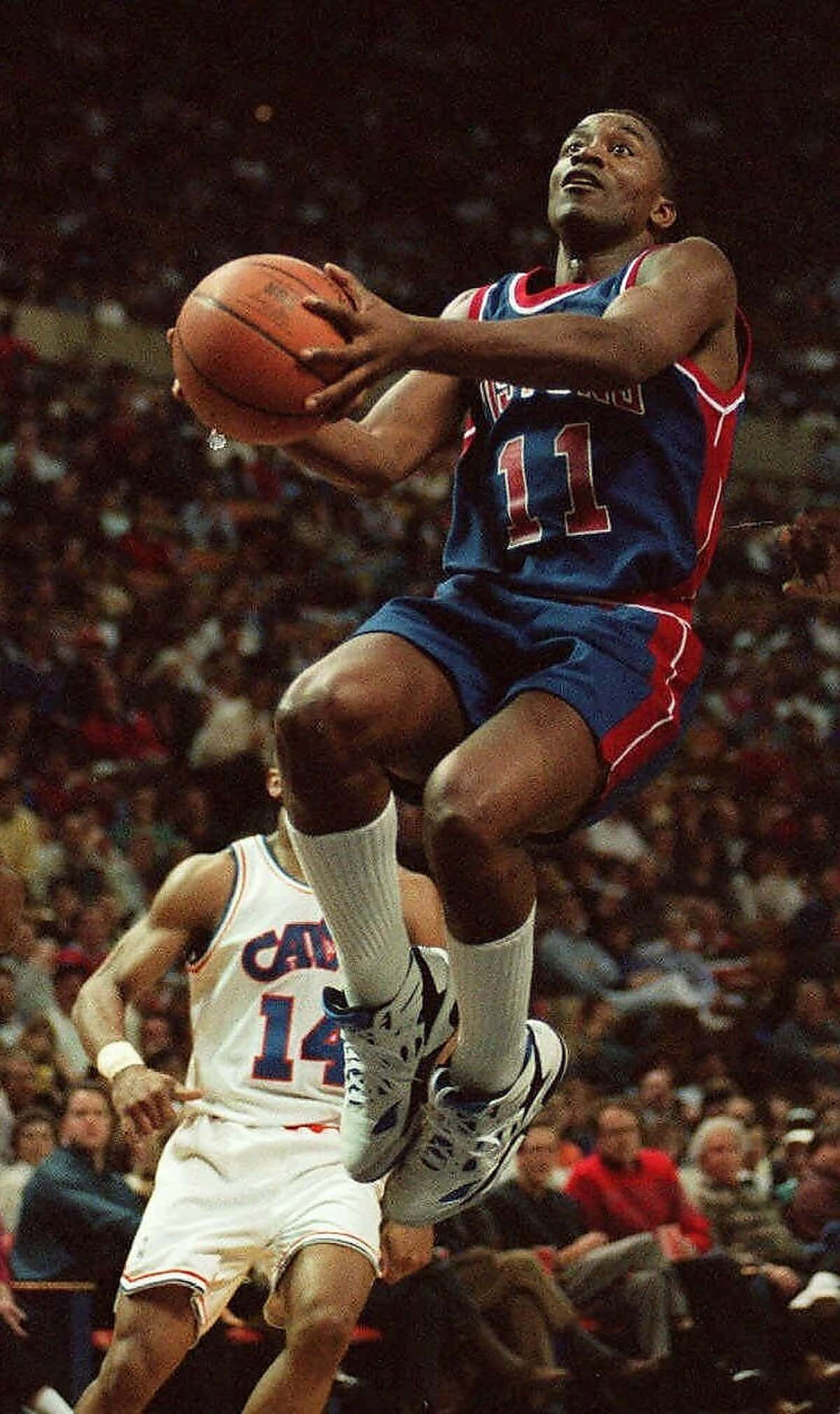 Isiah Thomas Detroit Pistons Against Cleveland Cavaliers Background