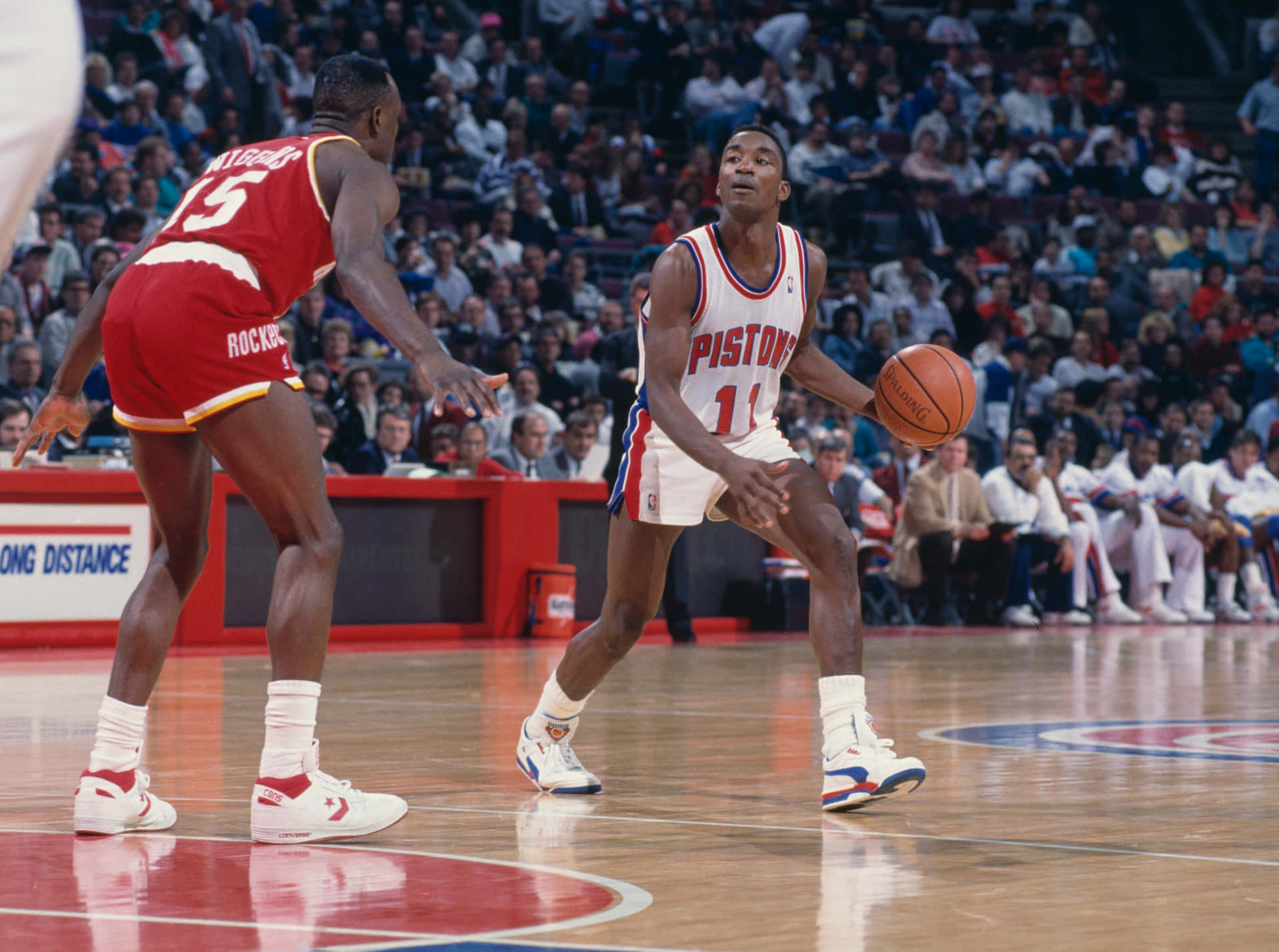 Isiah Thomas Detroit Pistons And Houston Rockets 1990 Nba Background