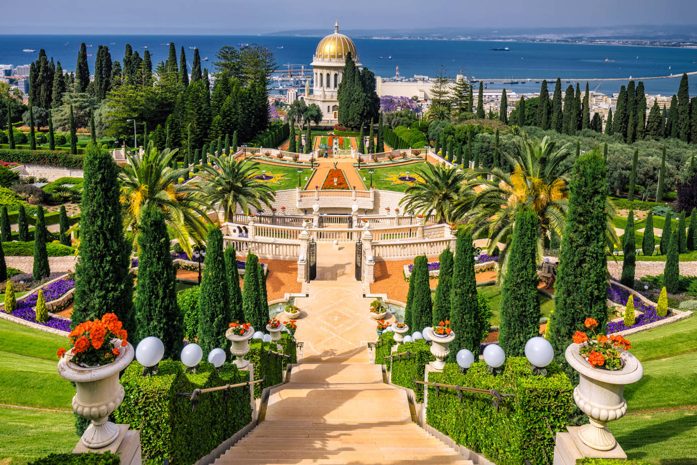 Israel Baha’i Shrine And Gardens Background