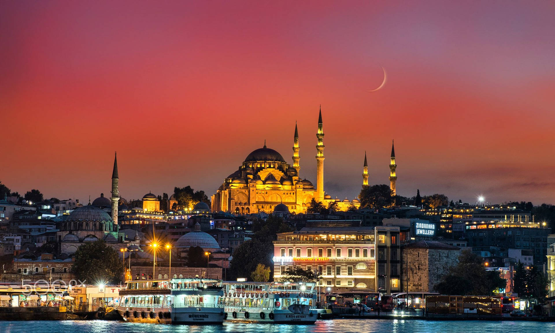 Istanbul's Suleymaniye Mosque Background