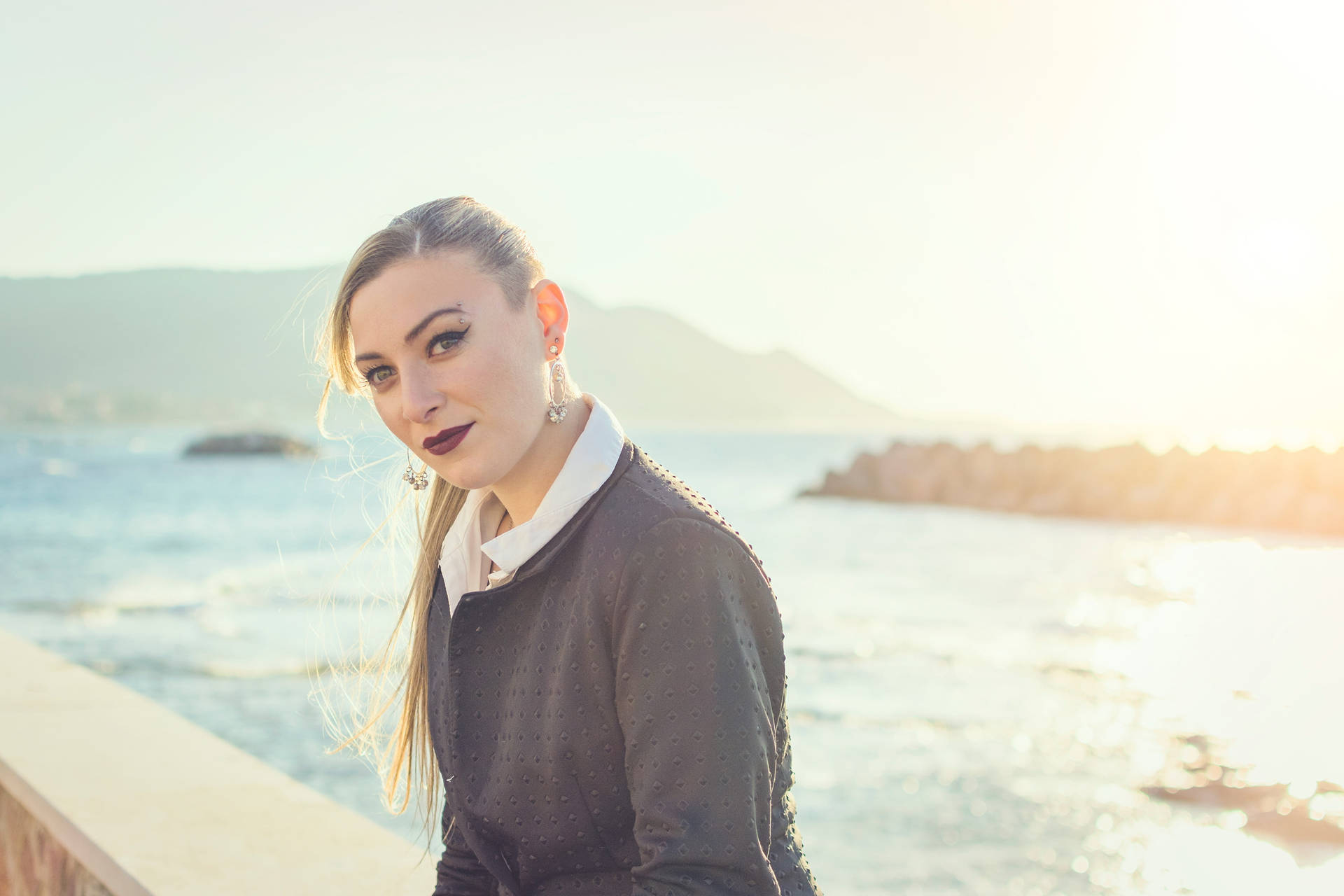 Italian Girl By The Sea Background