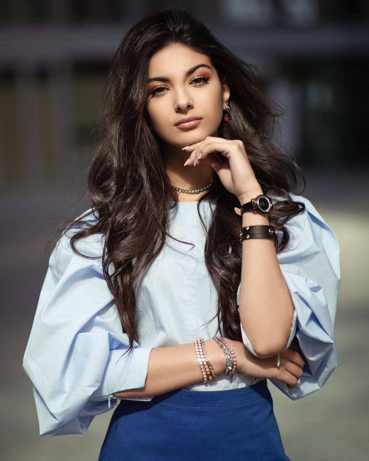 Italian Girl With Long Dark Hair Background