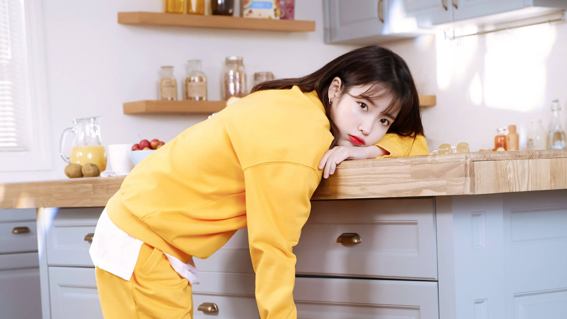 Iu In All Yellow Background