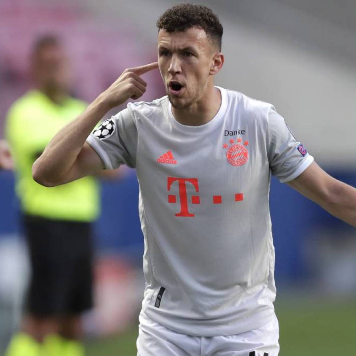 Ivan Perisic Pointing To Ear Background