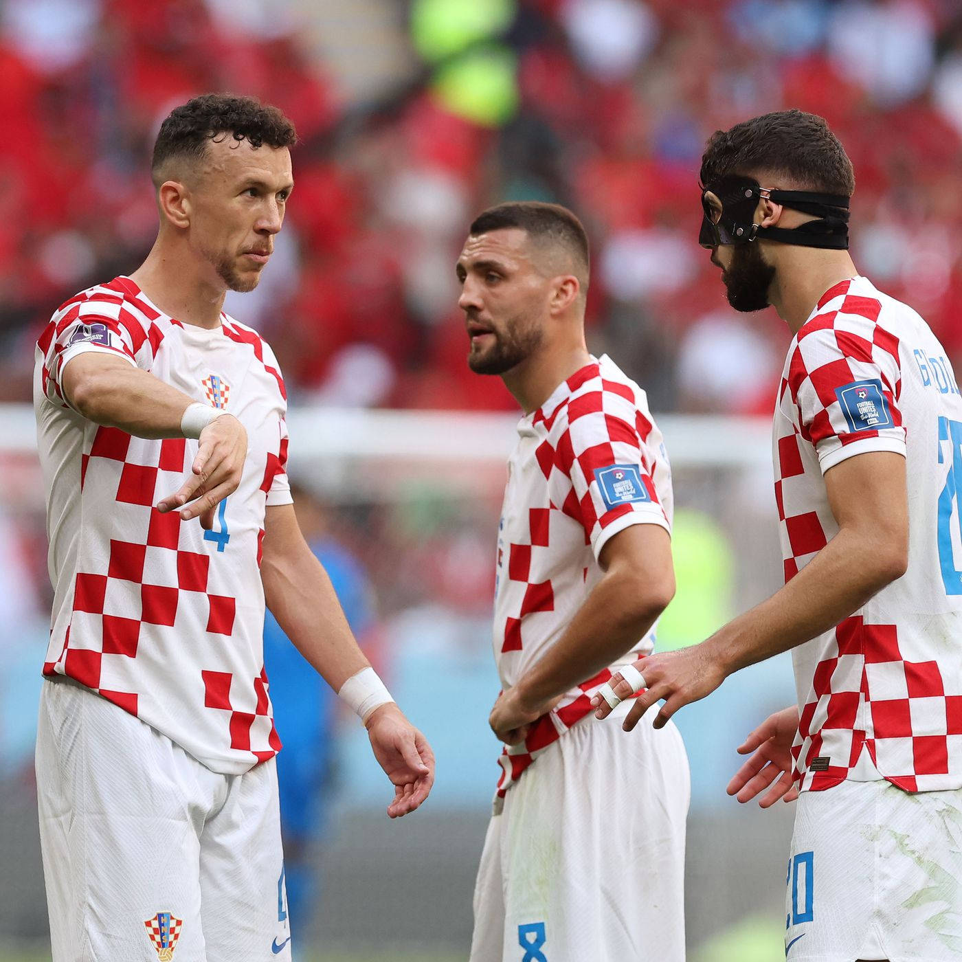 Ivan Perisic With Teammates Background