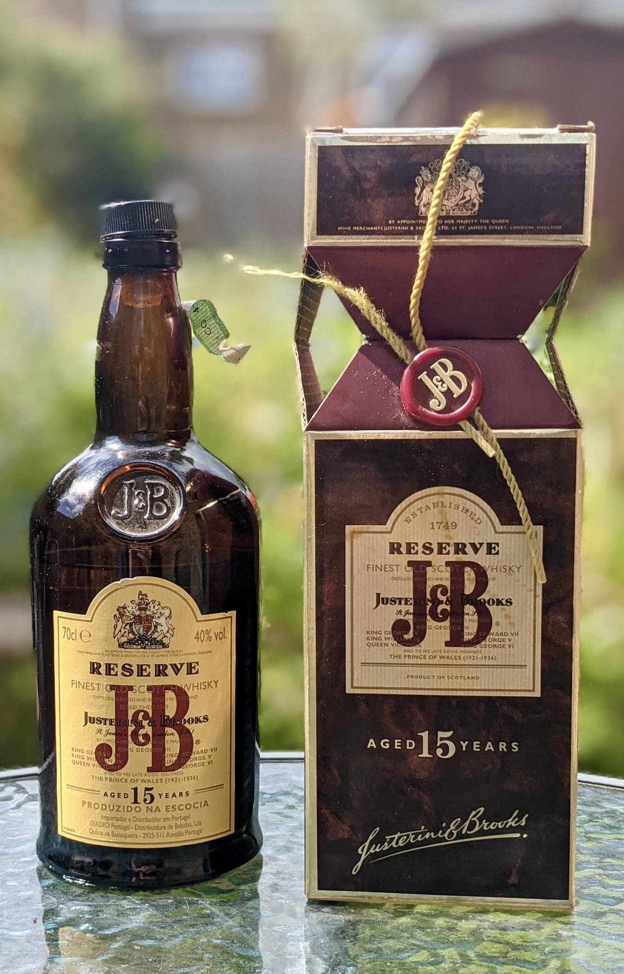 J&b Reserve Aged 15 Years Background