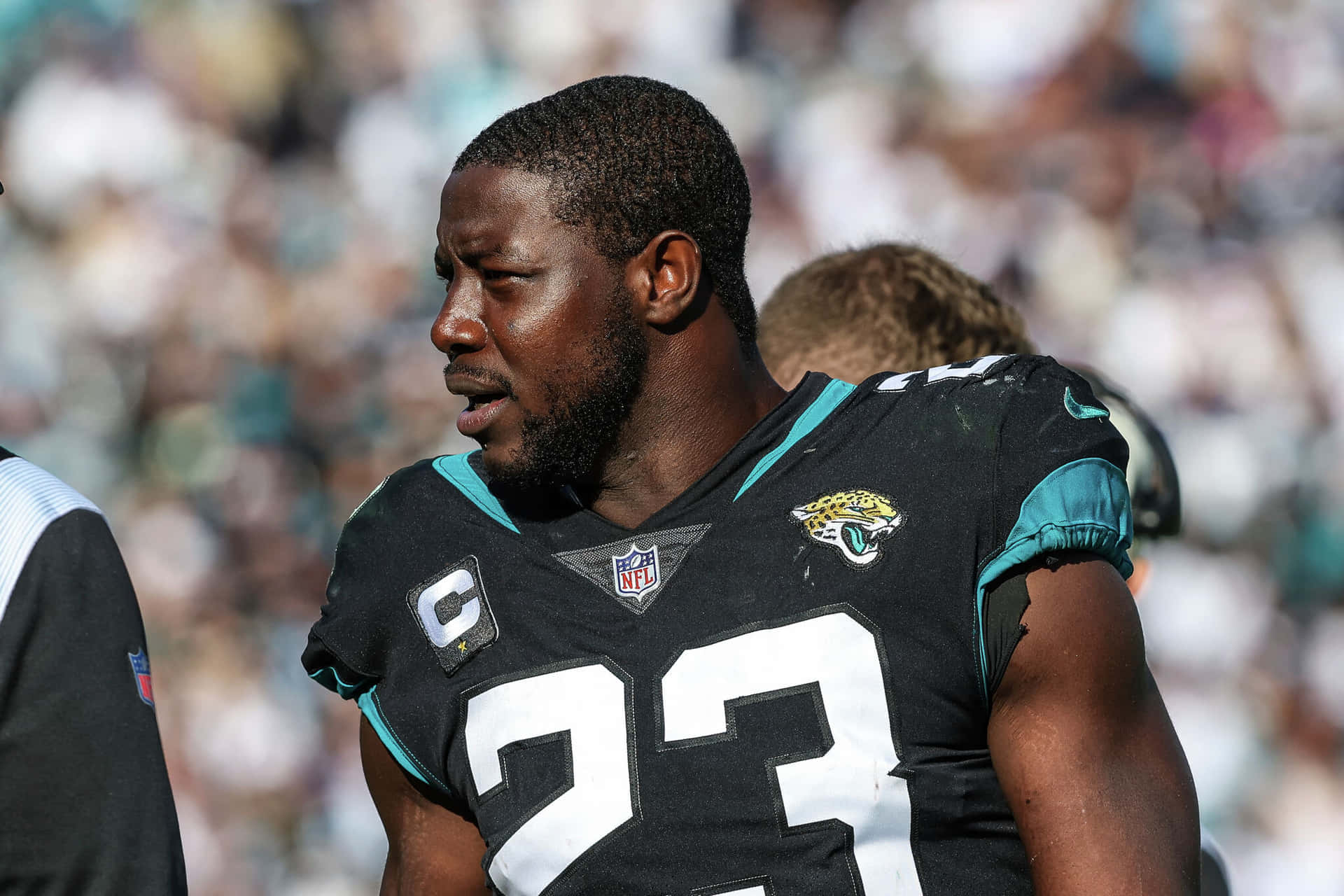 Jacksonville Jaguars Linebacker Foyesade Oluokun Against Dalls Cowboys Background