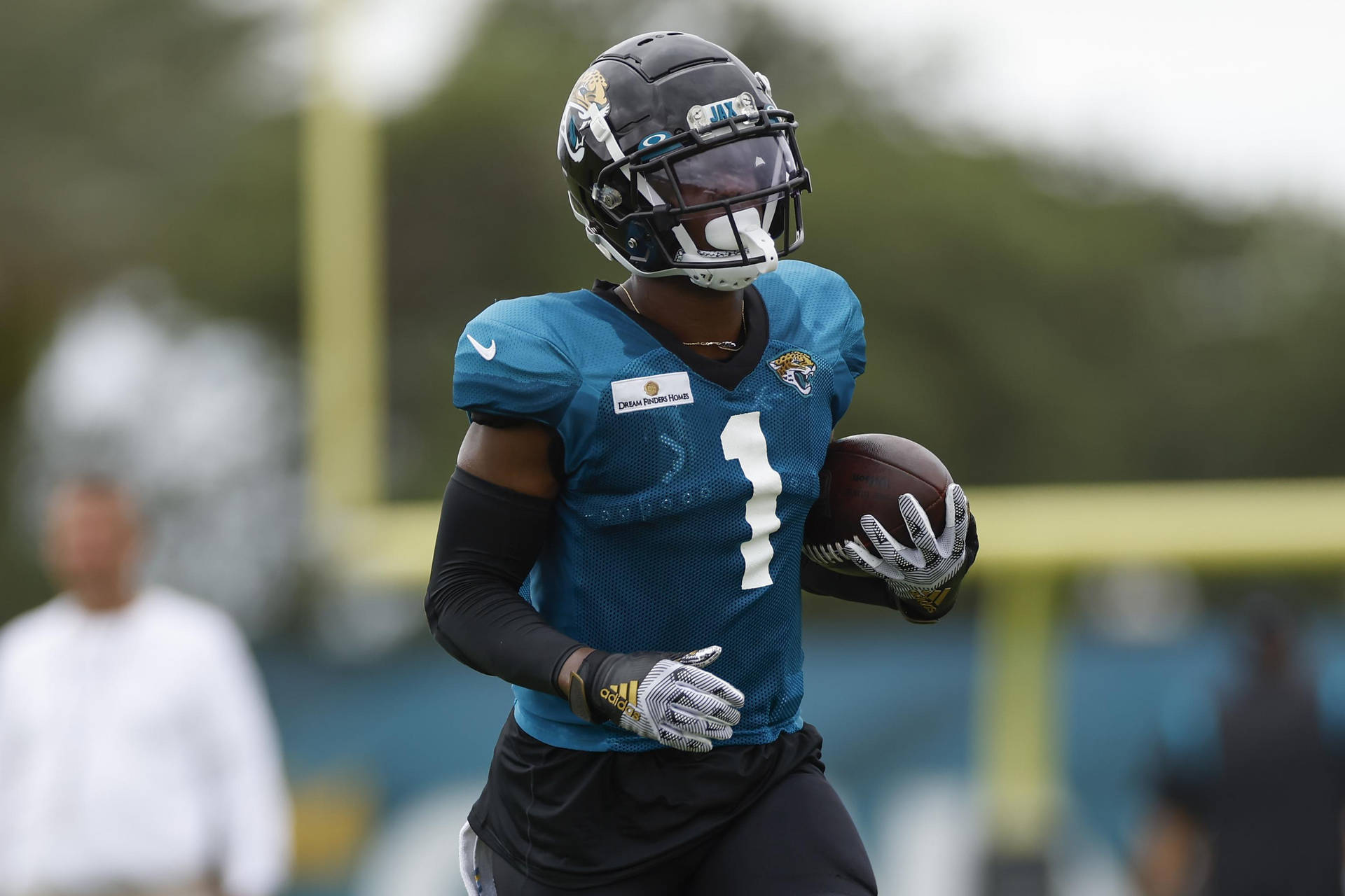 Jacksonville Jaguars Travis Etienne In Field Background