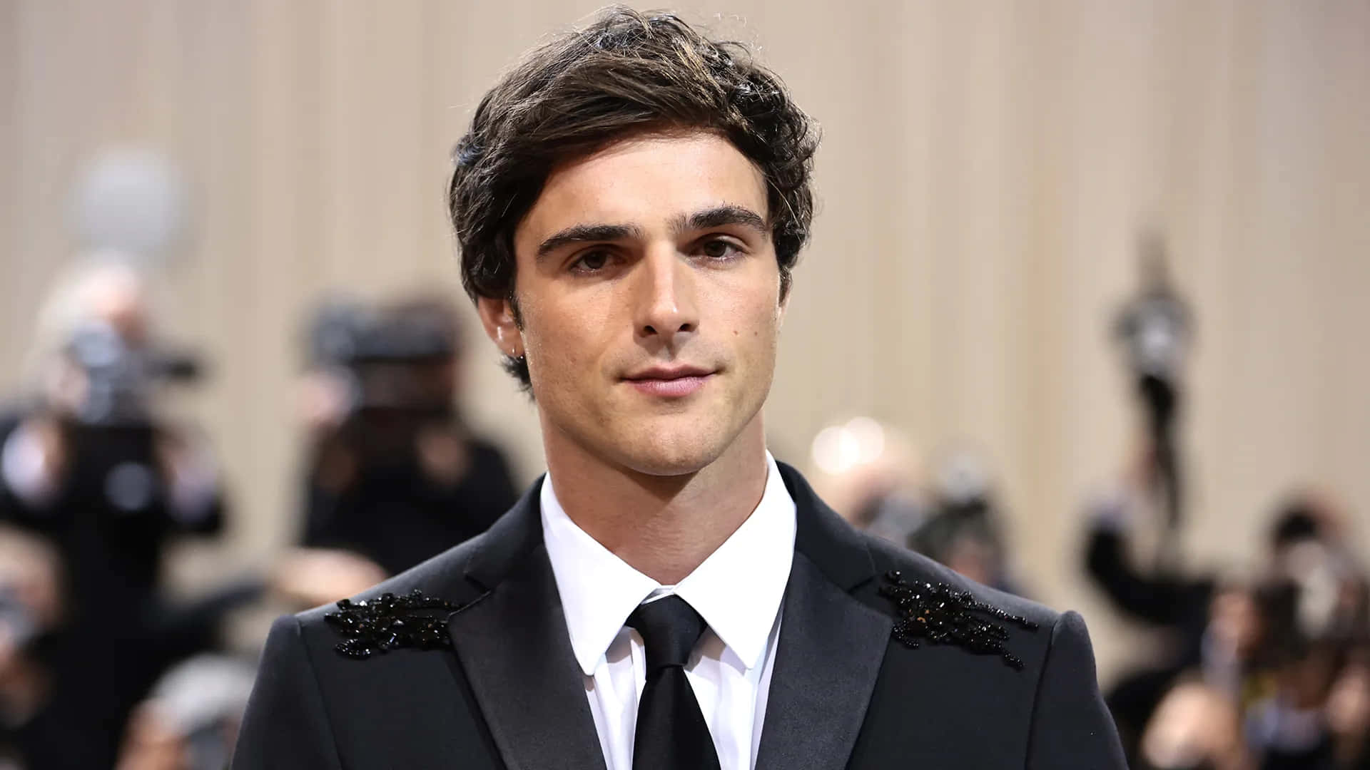 Jacob Elordi Poses For A Closeup.