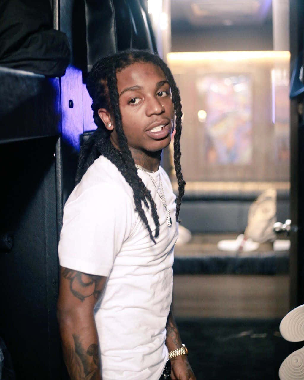 Jacquees Living His Bus Background