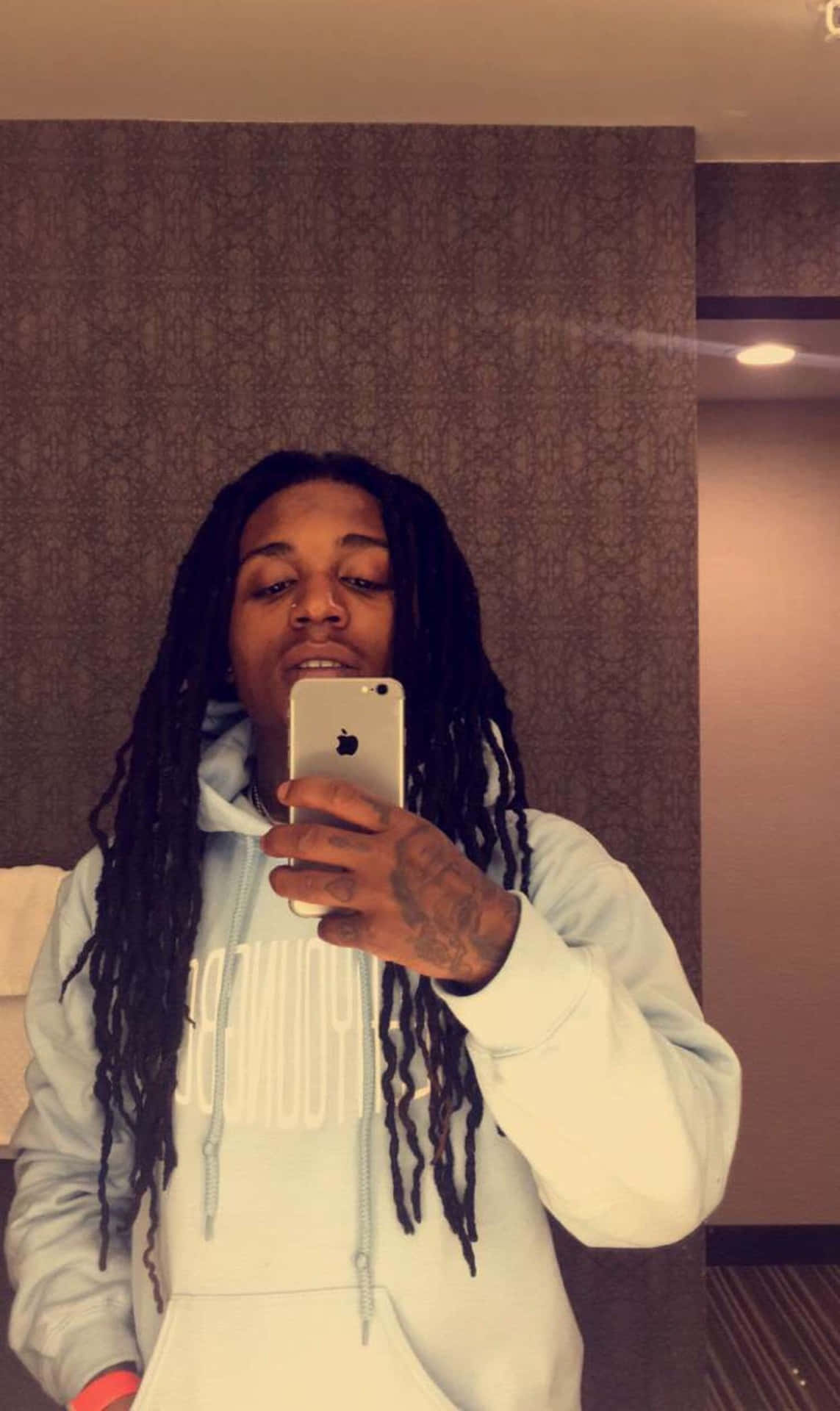 Jacquees Mirror Selfie Background